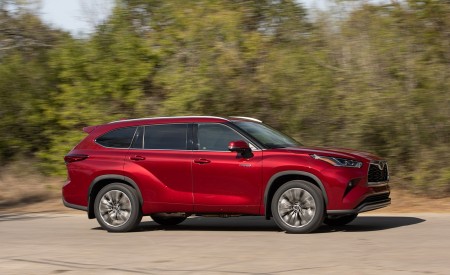 2020 Toyota Highlander Platinum Hybrid AWD (Color: Ruby Flare Pearl) Side Wallpapers 450x275 (4)
