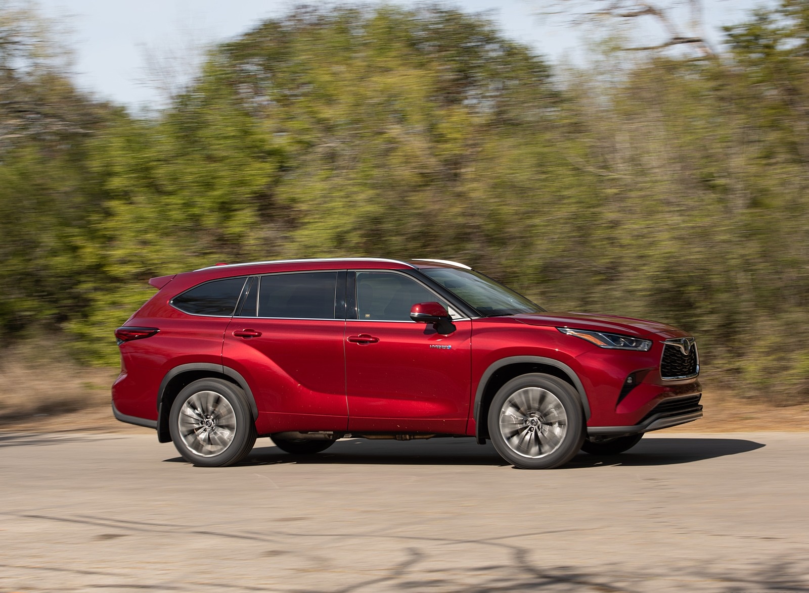 2020 Toyota Highlander Platinum Hybrid AWD (Color: Ruby Flare Pearl) Side Wallpapers #4 of 42