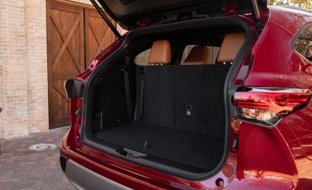 2020 Toyota Highlander Platinum Hybrid AWD (Color: Ruby Flare Pearl) Trunk Wallpapers 450x275 (42)