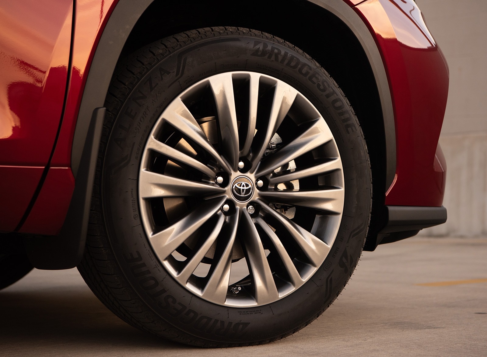 2020 Toyota Highlander Platinum Hybrid AWD (Color: Ruby Flare Pearl) Wheel Wallpapers #11 of 42
