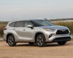 2020 Toyota Highlander XLE (Color: Silver Metallic) Front Three-Quarter Wallpapers 150x120 (11)