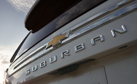 2021 Chevrolet Suburban Badge Wallpapers 450x275 (14)