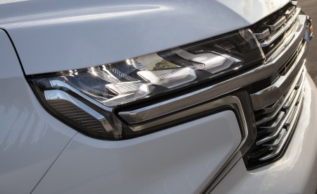 2021 Chevrolet Suburban Headlight Wallpapers 450x275 (12)