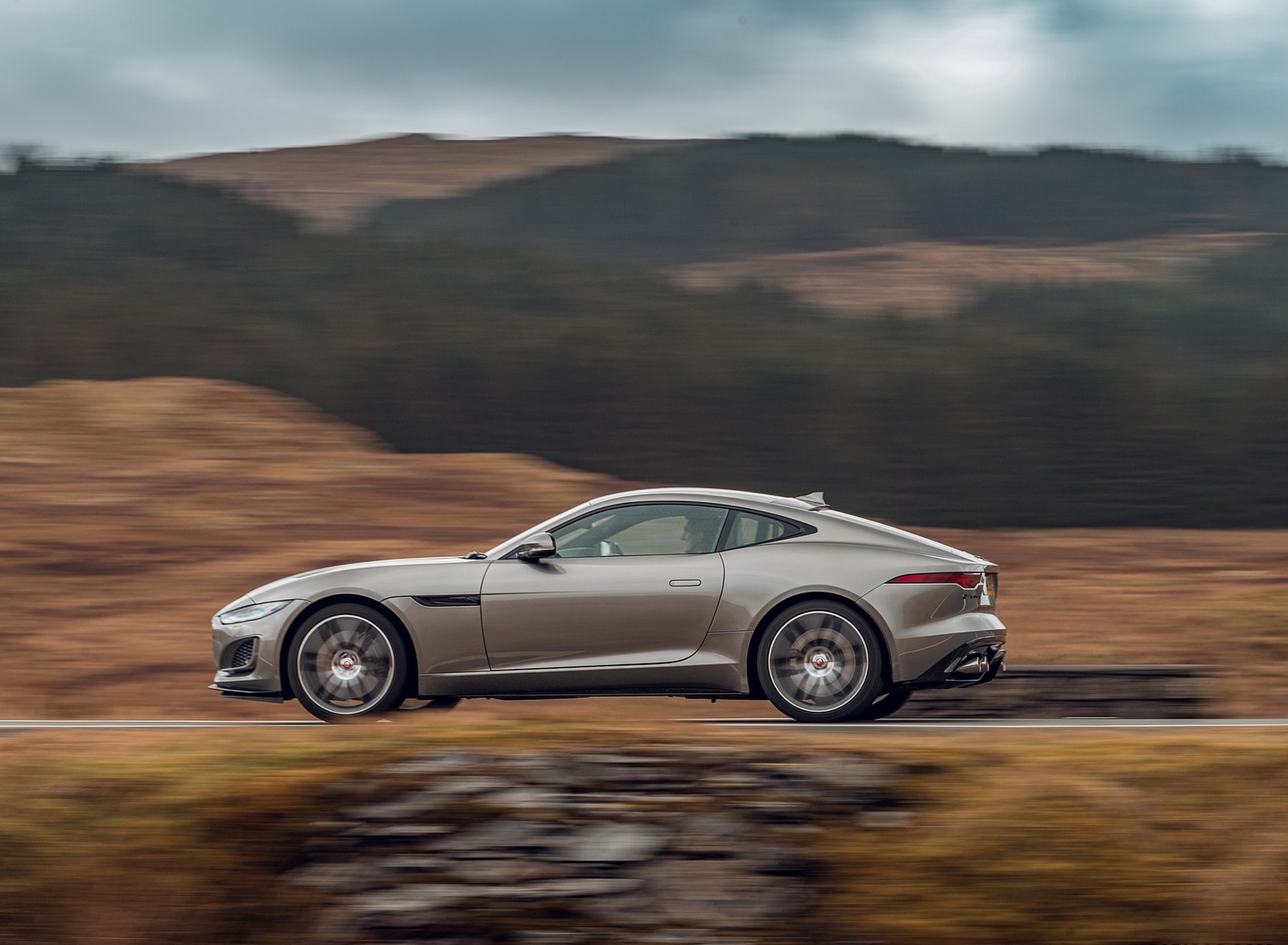 2021 Jaguar F-TYPE Coupe R-Dynamic P450 AWD (Color: Eiger Grey) Side Wallpapers #50 of 143