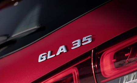 2021 Mercedes-AMG GLA 35 4MATIC Badge Wallpapers 450x275 (19)