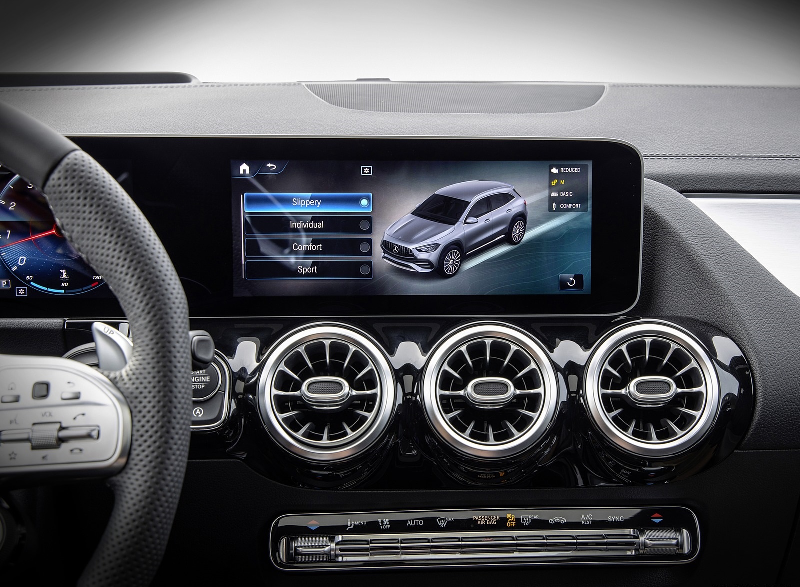 2021 Mercedes-AMG GLA 35 4MATIC Central Console Wallpapers #24 of 34