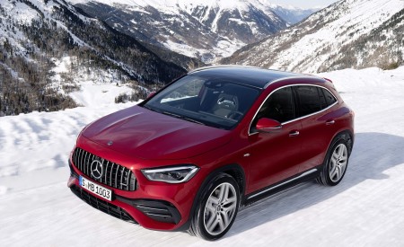 2021 Mercedes-AMG GLA 35 4MATIC Front Three-Quarter Wallpapers 450x275 (6)