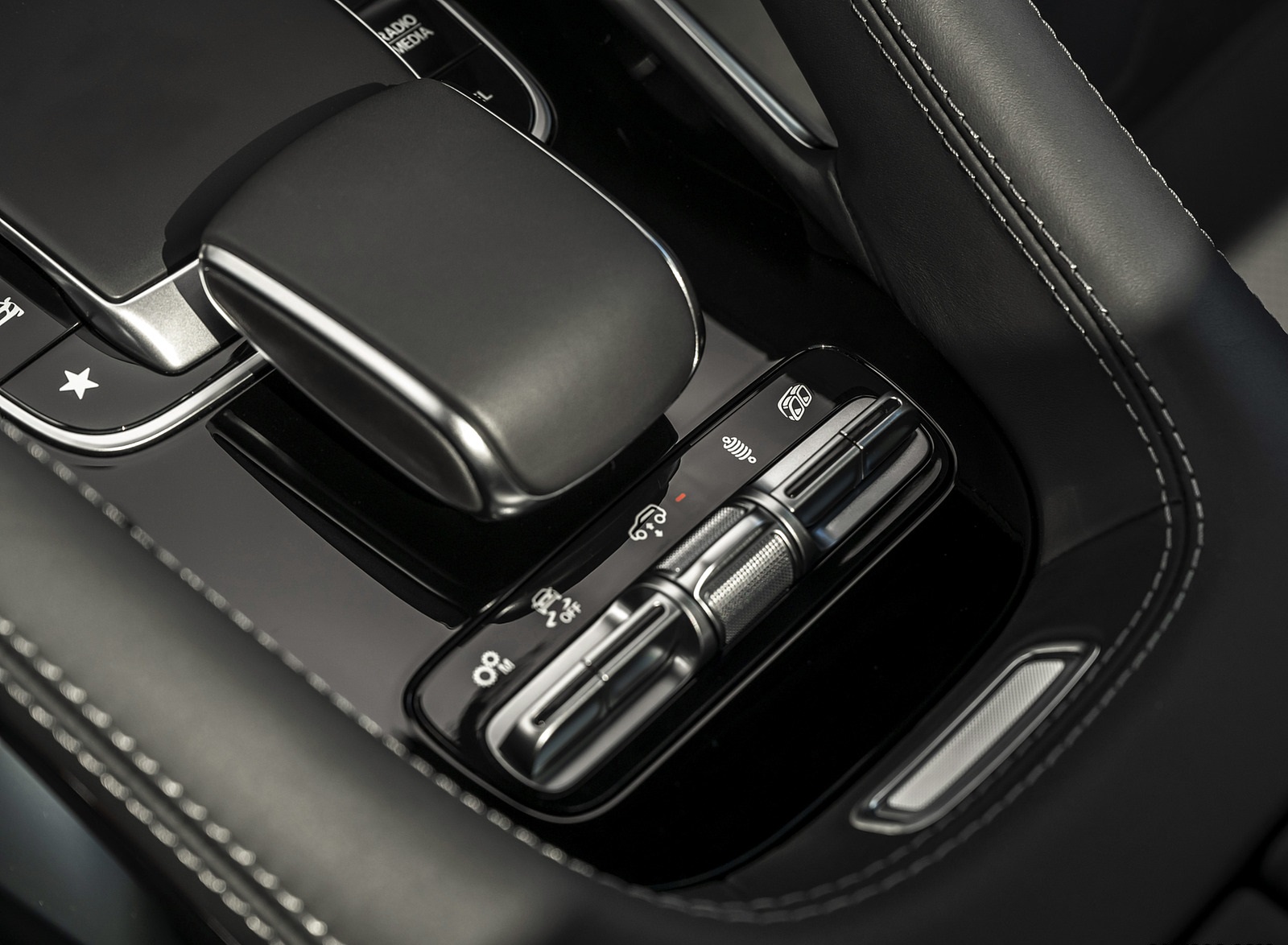 2021 Mercedes-AMG GLE 63 S 4MATIC (UK-Spec) Central Console Wallpapers #75 of 187