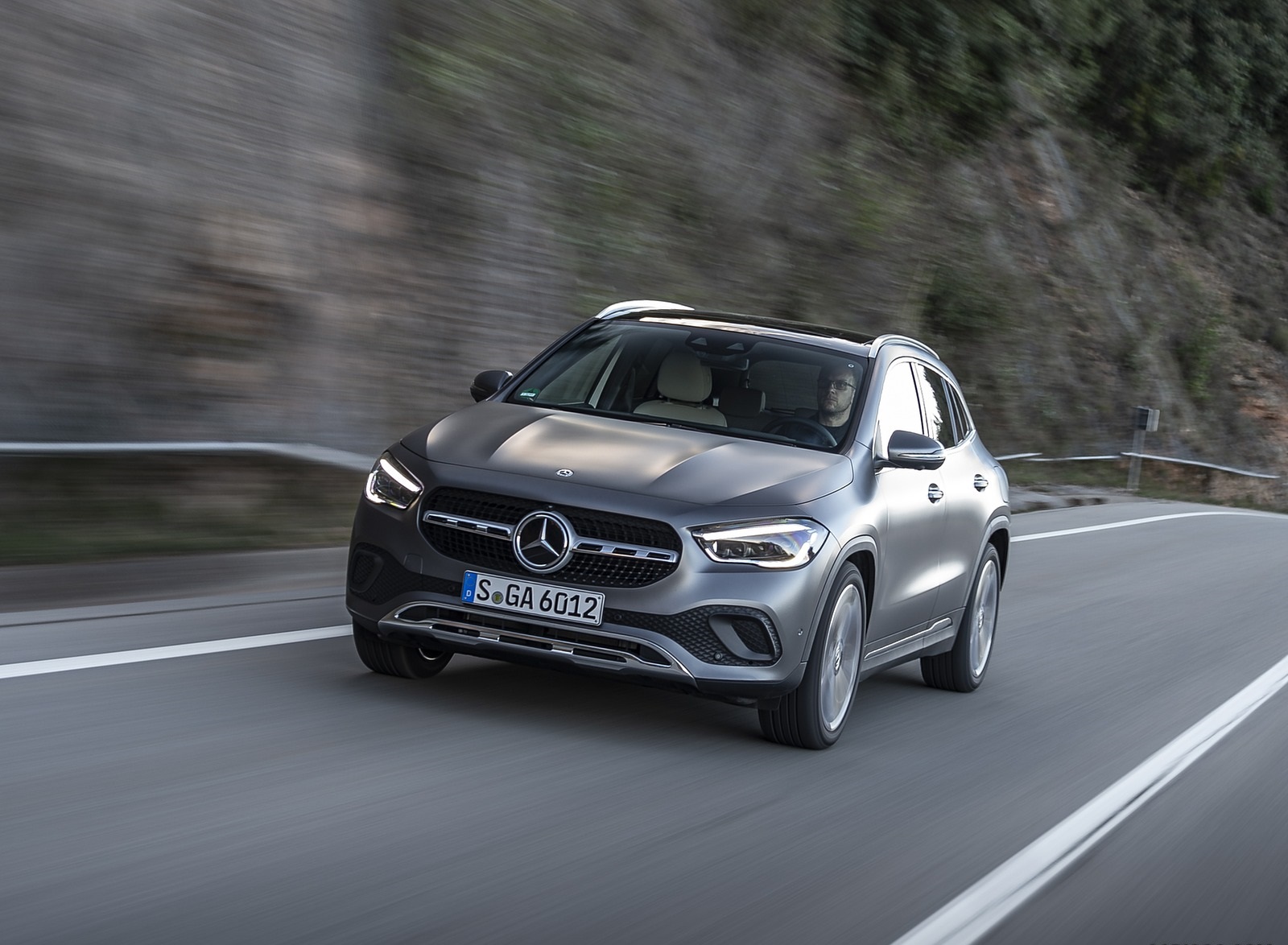 2021 Mercedes-Benz GLA 220d (Color: Mountain Grey Magno) Front Wallpapers #24 of 115