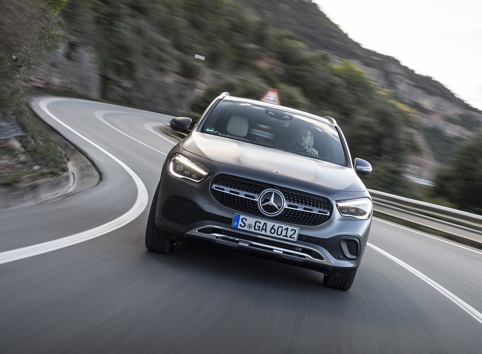 2021 Mercedes-Benz GLA 220d (Color: Mountain Grey Magno) Front Wallpapers #26 of 115