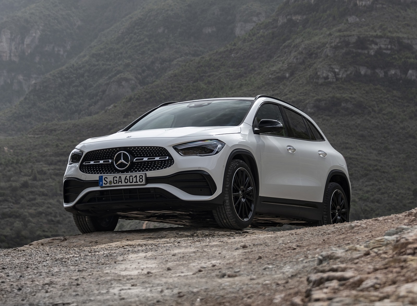 2021 Mercedes-Benz GLA 250 (Color: Digital White) Front Three-Quarter Wallpapers (6)