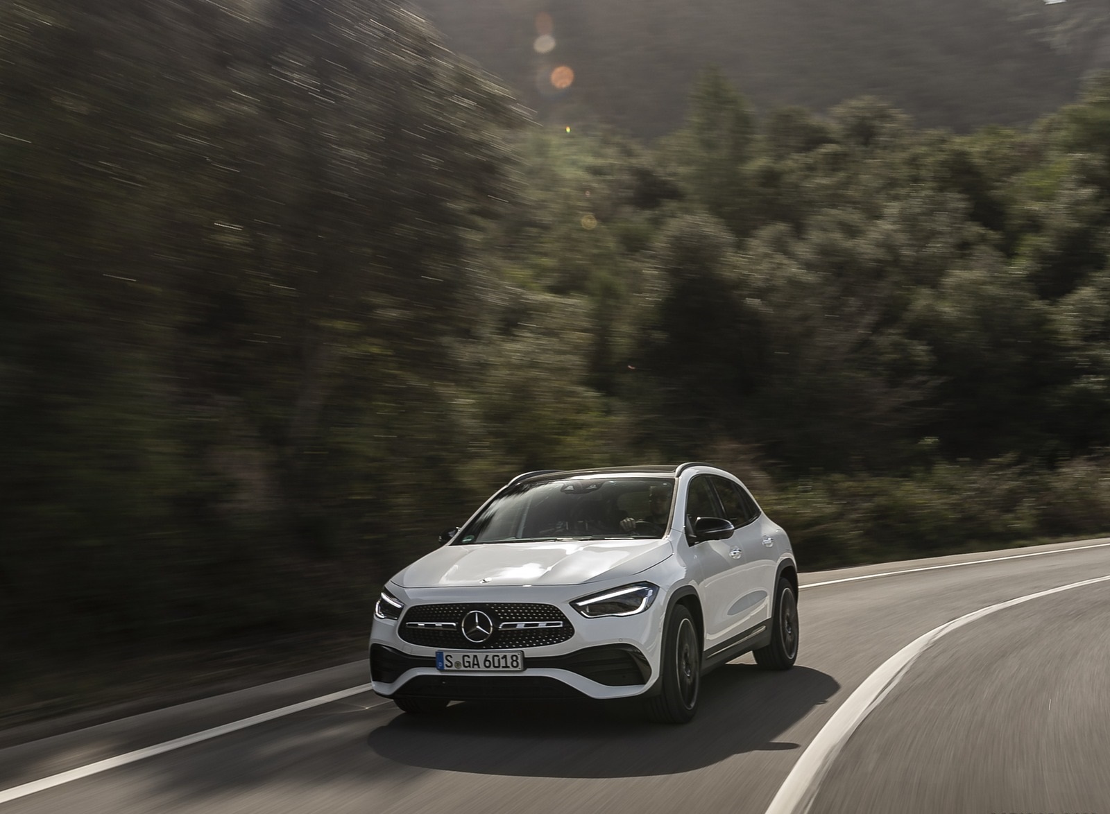 2021 Mercedes-Benz GLA 250 (Color: Digital White) Front Wallpapers (4)