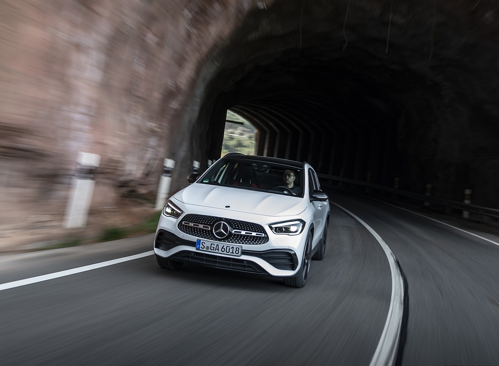 2021 Mercedes-Benz GLA 250 (Color: Digital White) Front Wallpapers #1 of 115