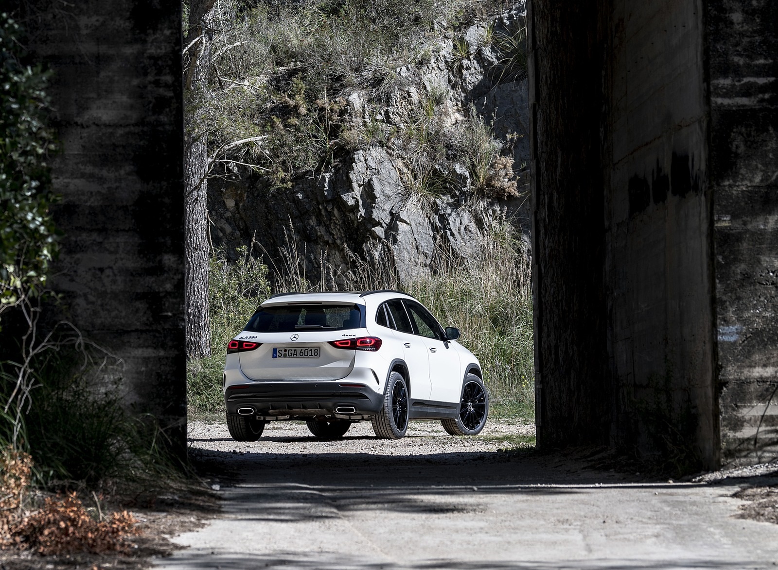 2021 Mercedes-Benz GLA 250 (Color: Digital White) Rear Three-Quarter Wallpapers #14 of 115