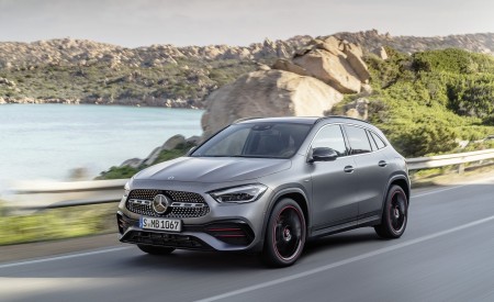 2021 Mercedes-Benz GLA Edition1 AMG Line (Color: Mountain Grey MAGNO) Front Three-Quarter Wallpapers 450x275 (61)