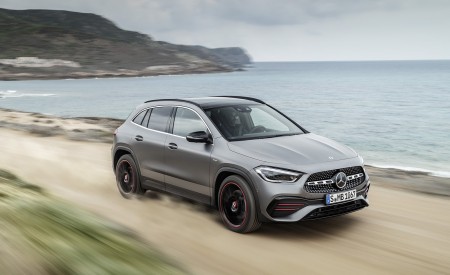 2021 Mercedes-Benz GLA Edition1 AMG Line (Color: Mountain Grey MAGNO) Front Three-Quarter Wallpapers 450x275 (62)