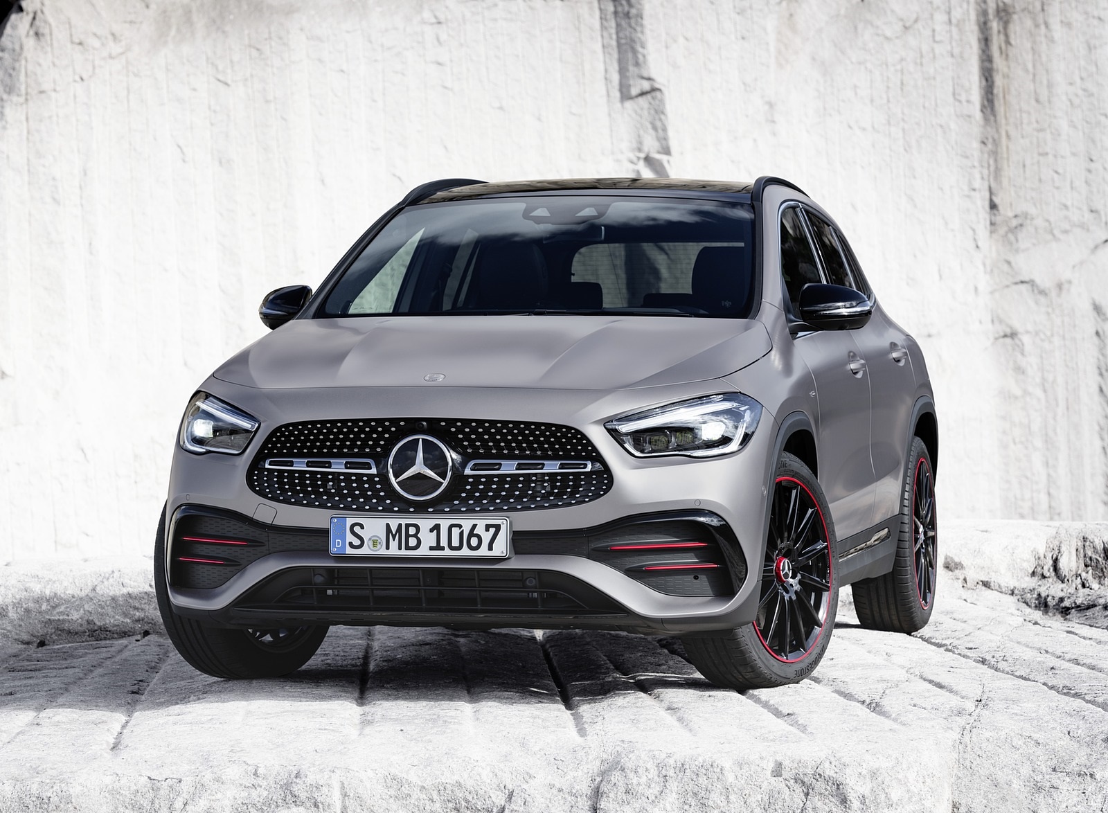 2021 Mercedes-Benz GLA Edition1 AMG Line (Color: Mountain Grey MAGNO) Front Wallpapers #75 of 115