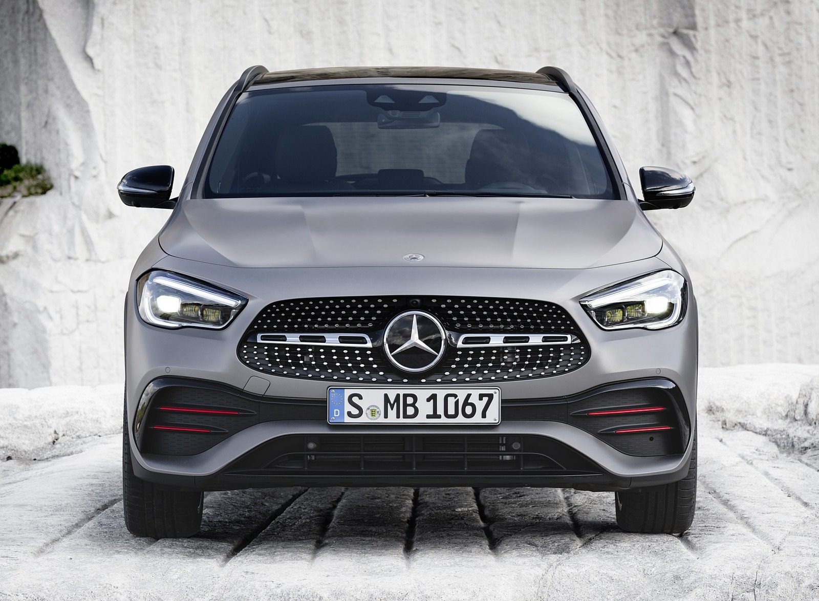 2021 Mercedes-Benz GLA Edition1 AMG Line (Color: Mountain Grey MAGNO) Front Wallpapers #77 of 115