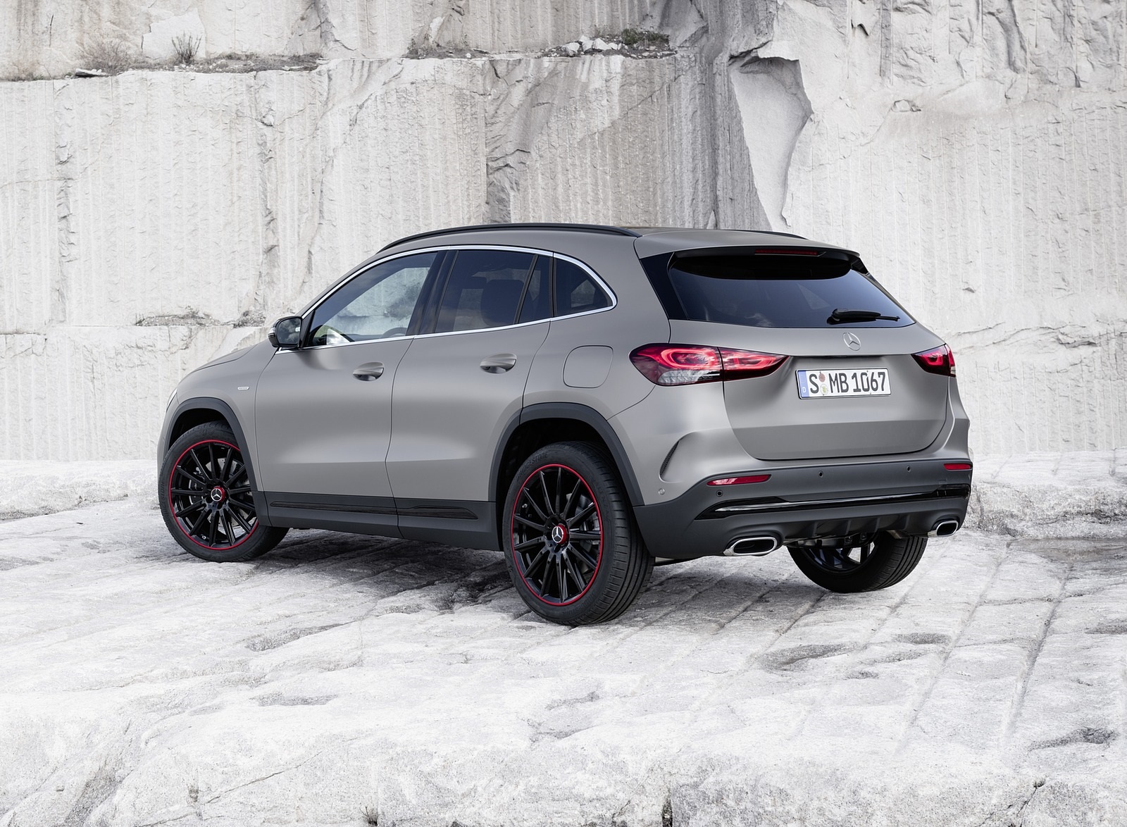 2021 Mercedes-Benz GLA Edition1 AMG Line (Color: Mountain Grey MAGNO) Rear Three-Quarter Wallpapers #76 of 115