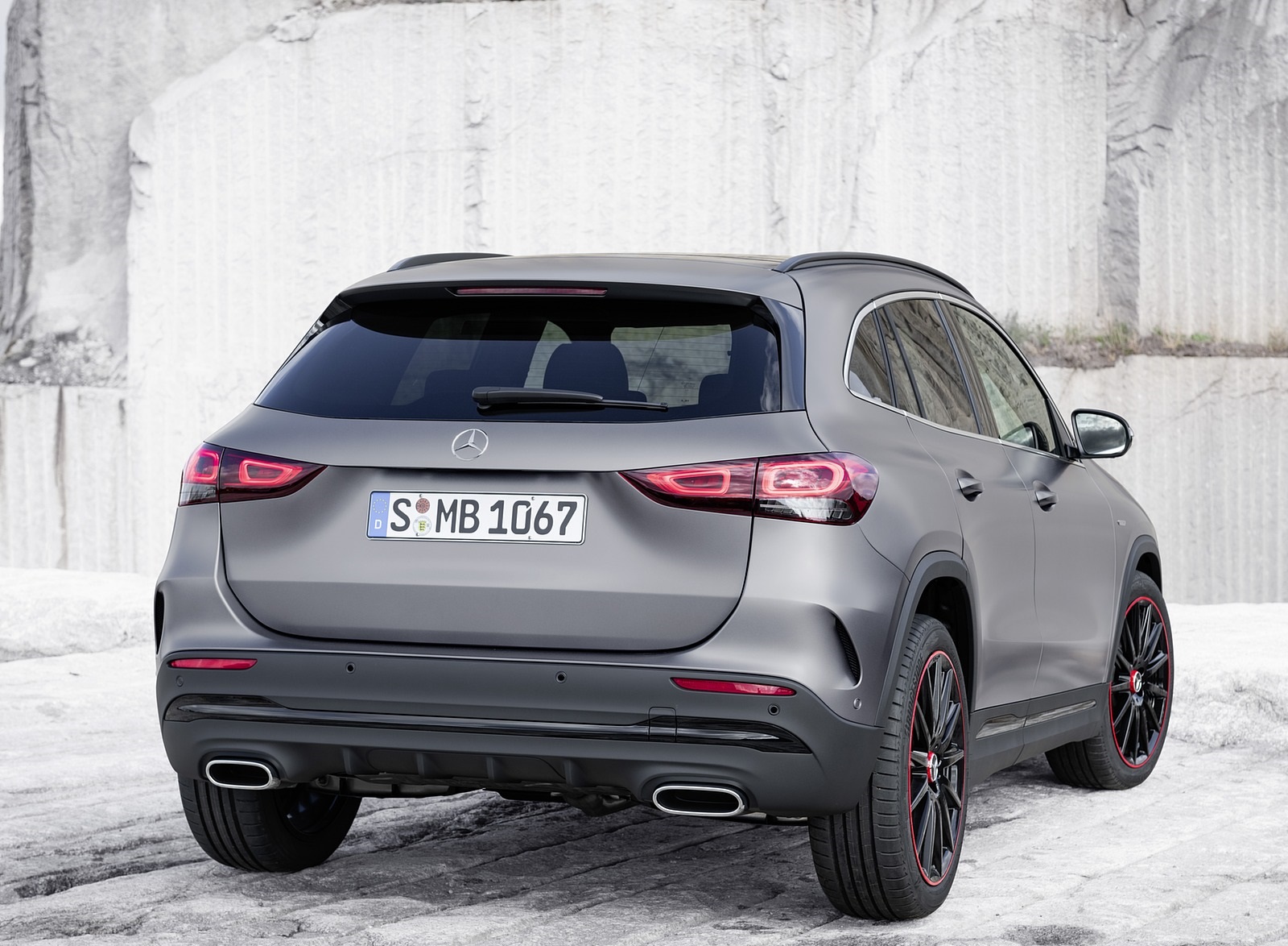 2021 Mercedes-Benz GLA Edition1 AMG Line (Color: Mountain Grey MAGNO) Rear Three-Quarter Wallpapers #78 of 115