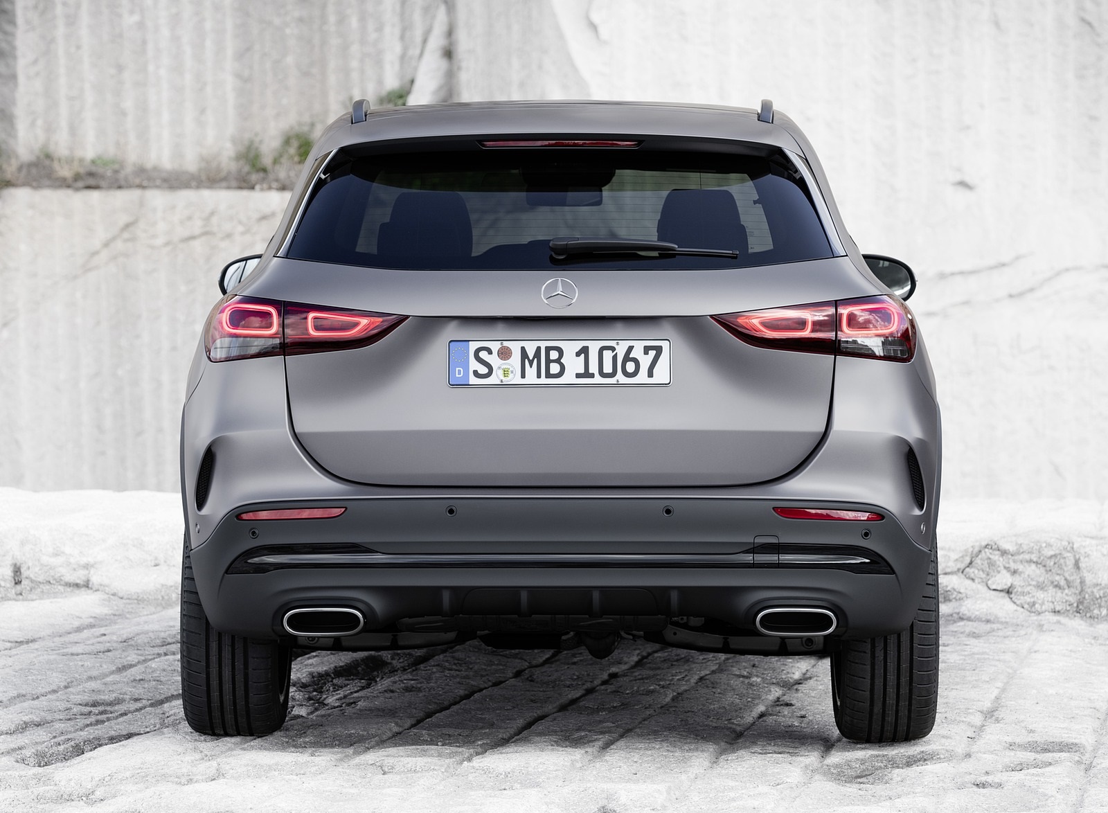 2021 Mercedes-Benz GLA Edition1 AMG Line (Color: Mountain Grey MAGNO) Rear Wallpapers #79 of 115