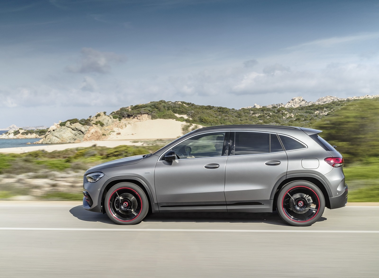 2021 Mercedes-Benz GLA Edition1 AMG Line (Color: Mountain Grey MAGNO) Side Wallpapers #69 of 115