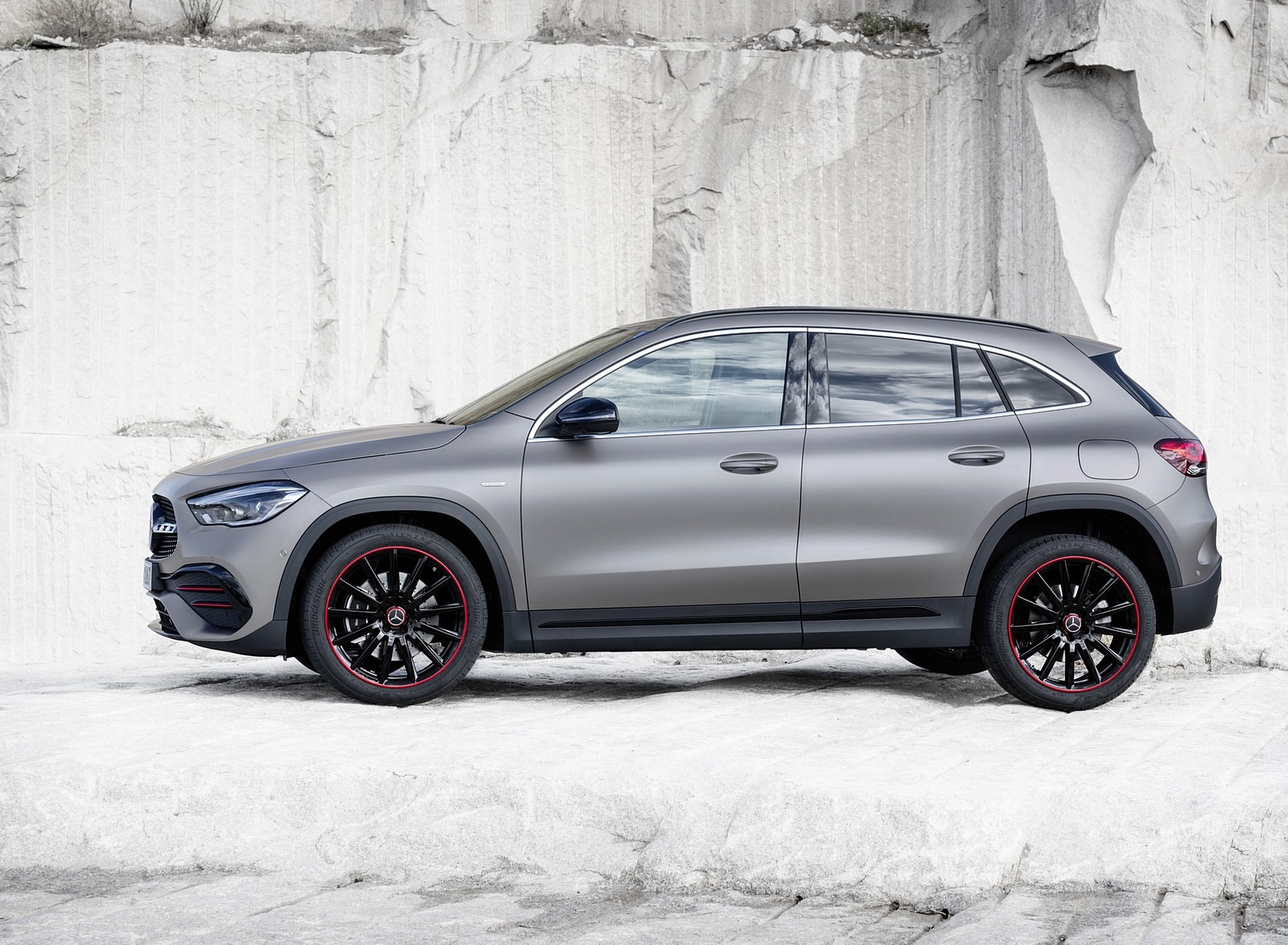 2021 Mercedes-Benz GLA Edition1 AMG Line (Color: Mountain Grey MAGNO) Side Wallpapers #80 of 115