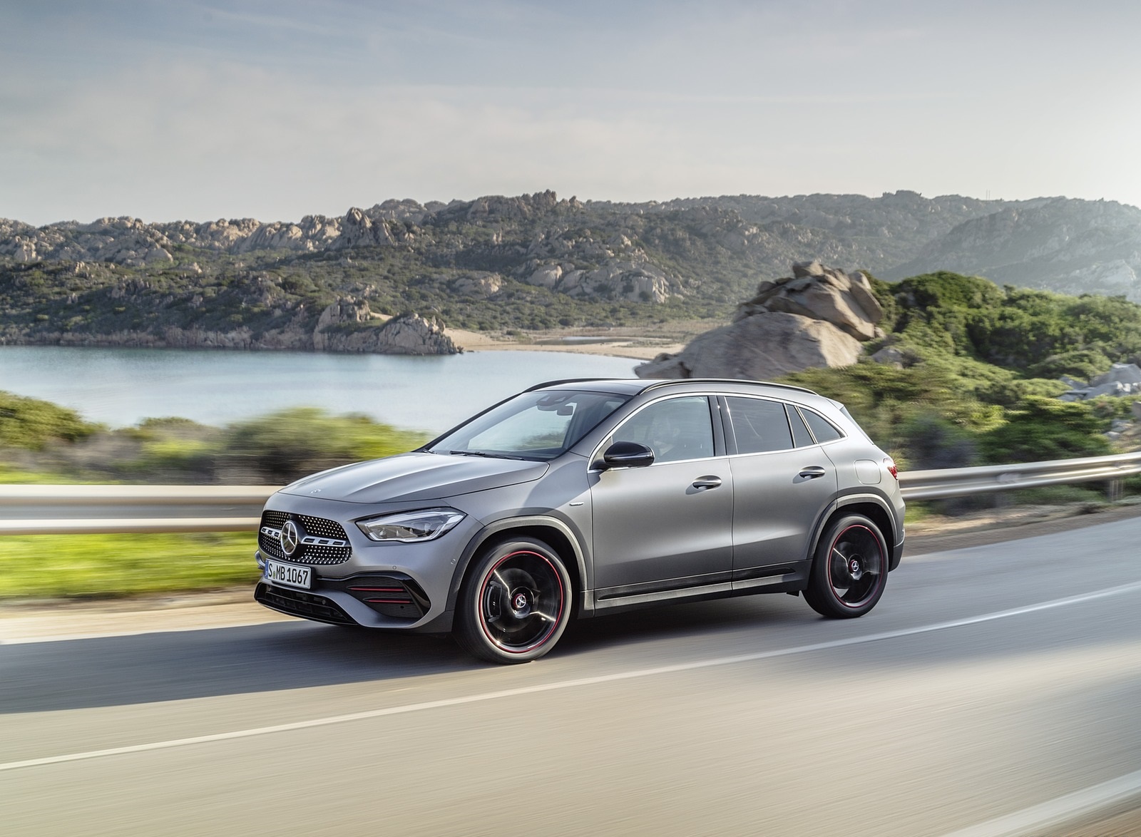 2021 Mercedes-Benz GLA Edition1 AMG Line (Color: Mountain Grey MAGNO) Side Wallpapers #70 of 115