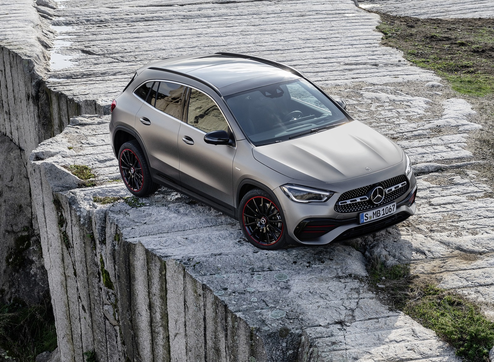 2021 Mercedes-Benz GLA Edition1 AMG Line (Color: Mountain Grey MAGNO) Top Wallpapers #81 of 115