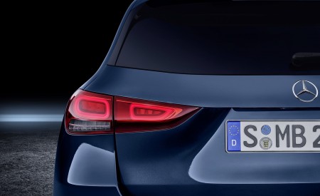 2021 Mercedes-Benz GLA Edition1 Progressive Line (Color: Galaxy Blue) Tail Light Wallpapers 450x275 (97)