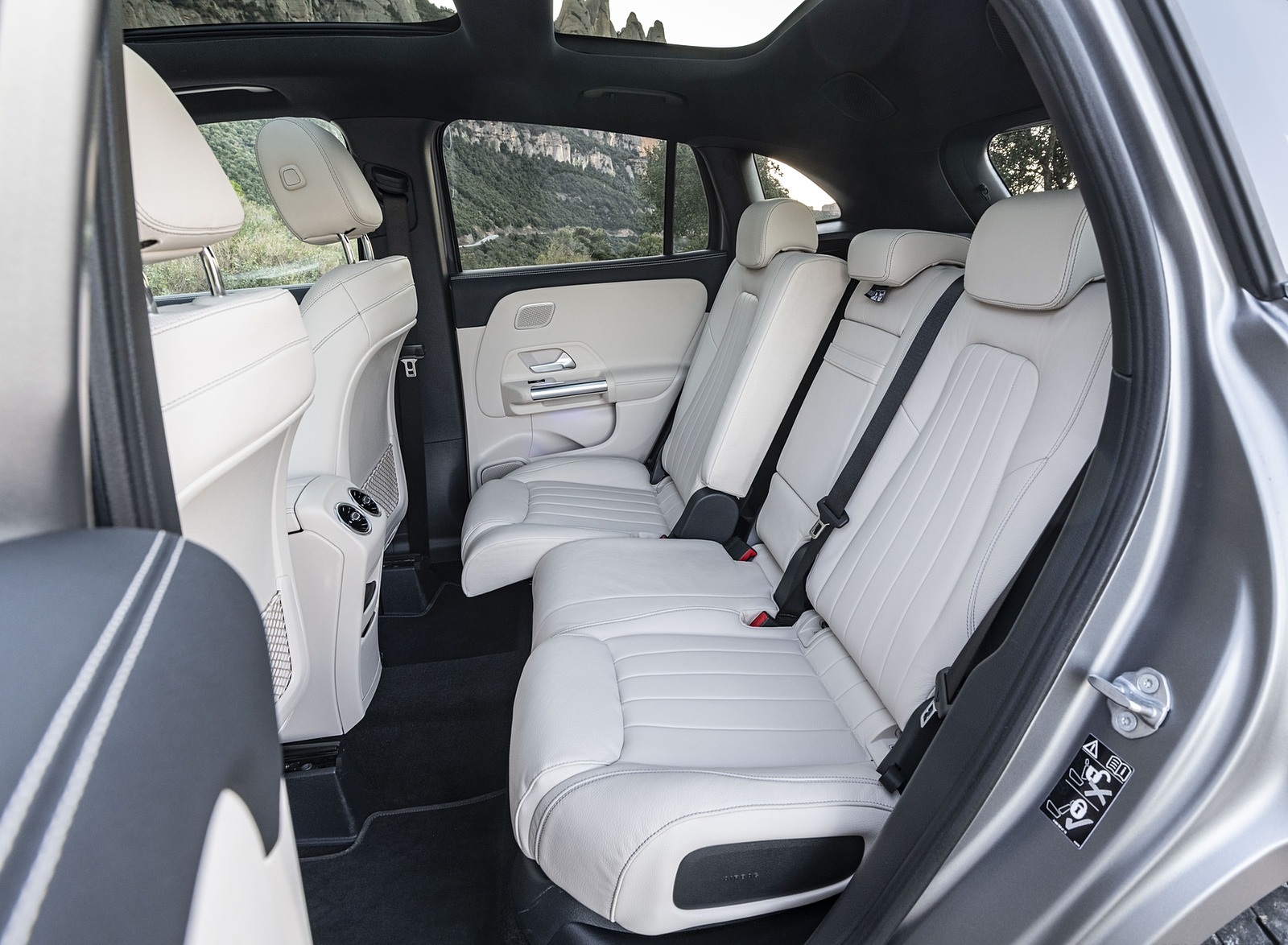 2021 Mercedes-Benz GLA Interior Rear Seats Wallpapers #56 of 115
