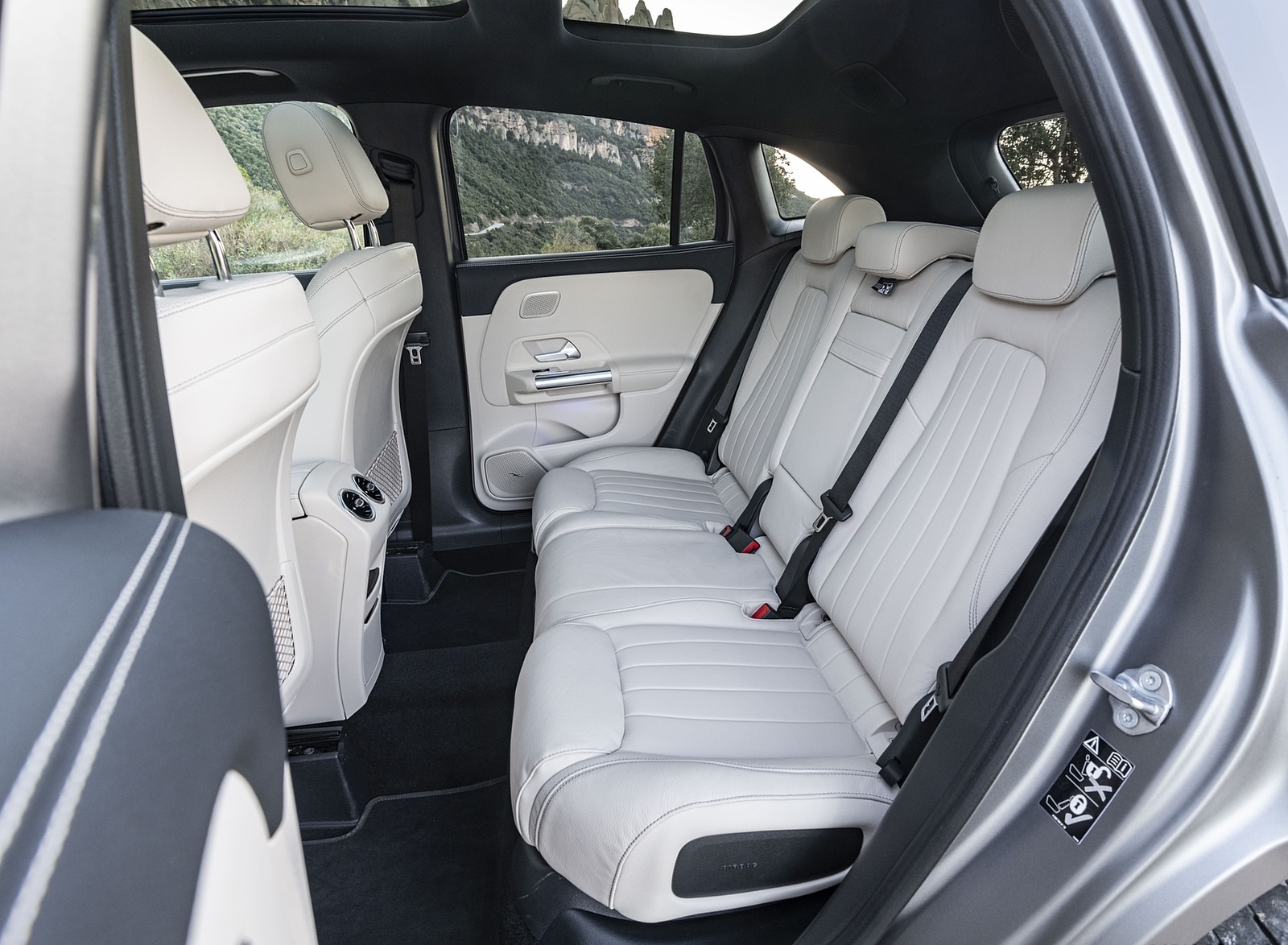 2021 Mercedes-Benz GLA Interior Rear Seats Wallpapers #57 of 115