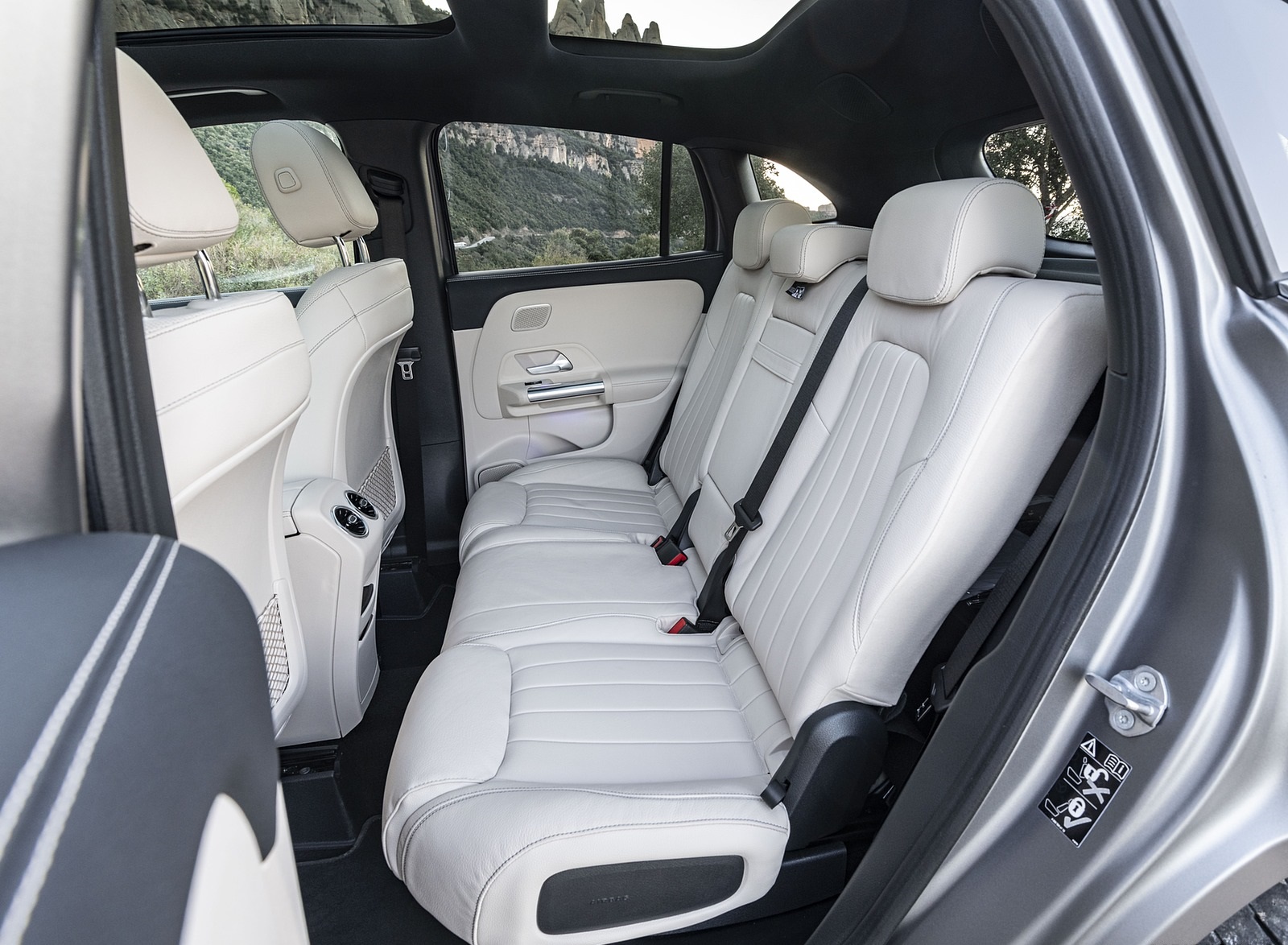 2021 Mercedes-Benz GLA Interior Rear Seats Wallpapers #58 of 115