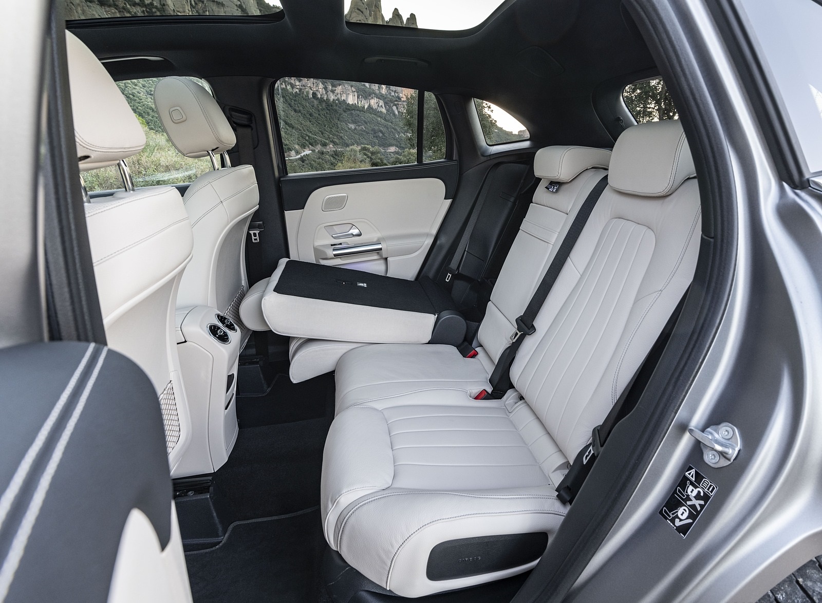 2021 Mercedes-Benz GLA Interior Rear Seats Wallpapers #59 of 115
