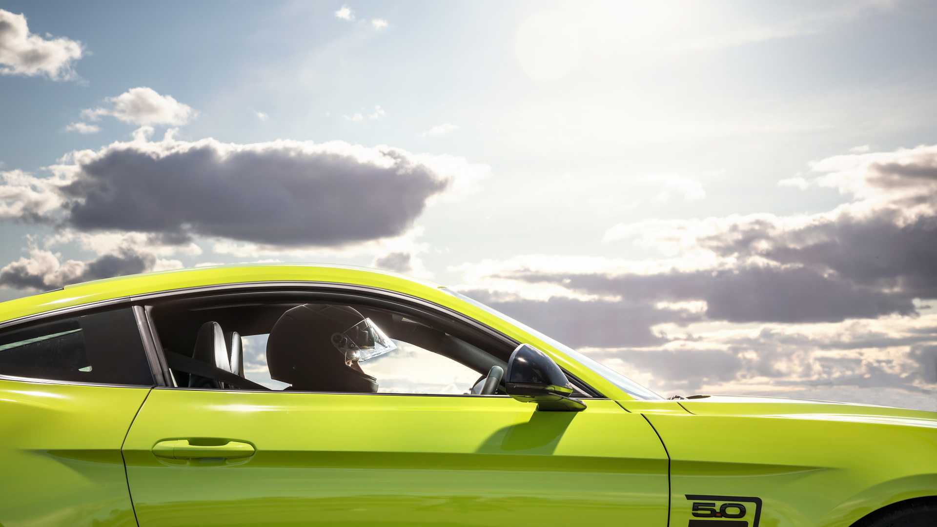 2020 Ford Mustang R-Spec (Color: Grabber Lime) Detail Wallpapers #33 of 38