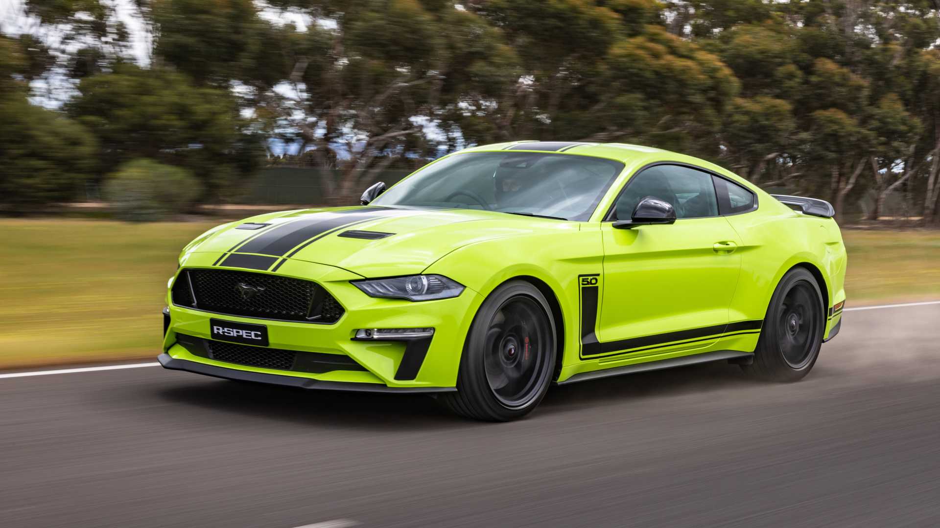 2020 Ford Mustang R-Spec (Color: Grabber Lime) Front Three-Quarter Wallpapers #14 of 38