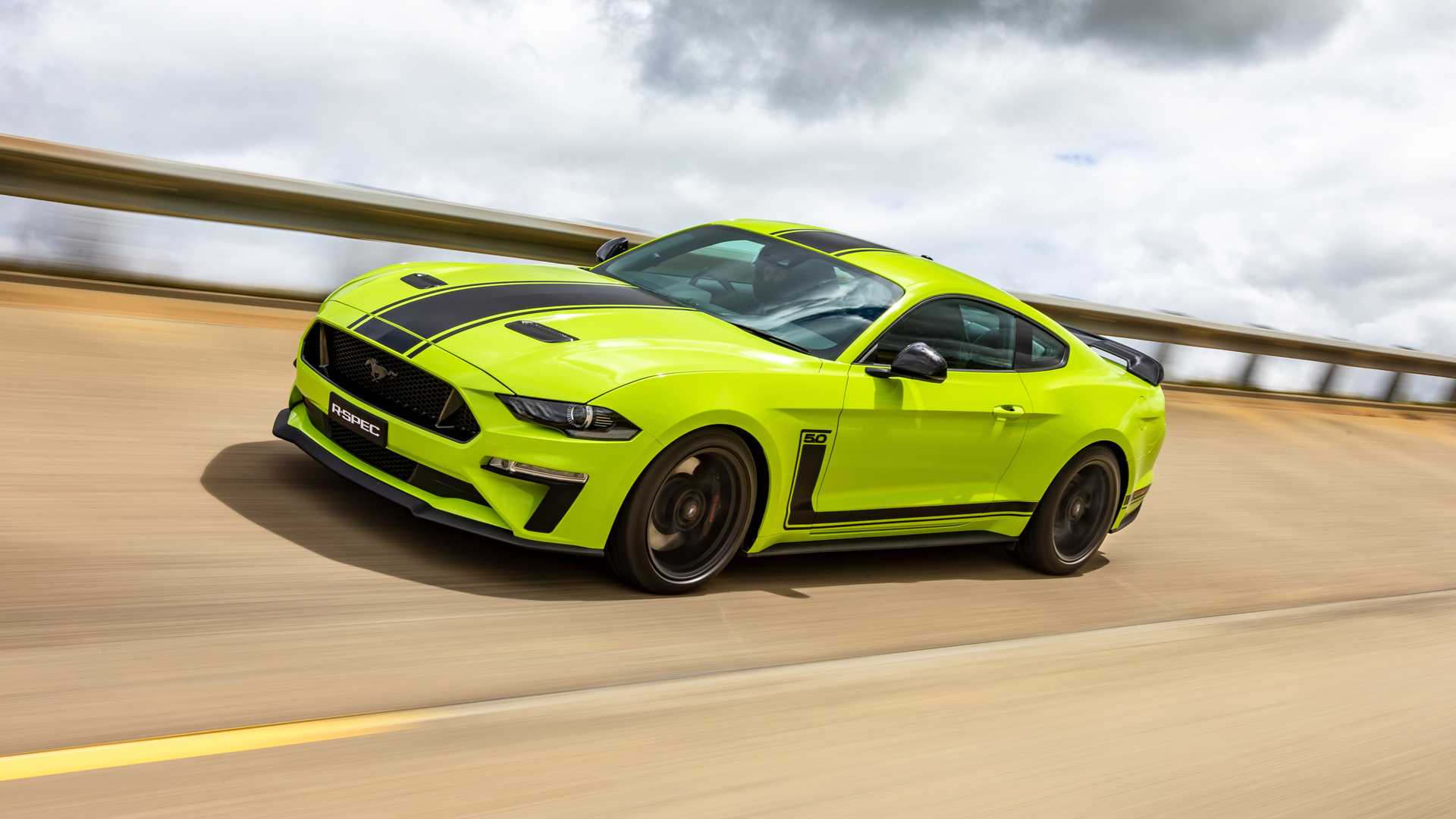 2020 Ford Mustang R-Spec (Color: Grabber Lime) Front Three-Quarter Wallpapers (2)