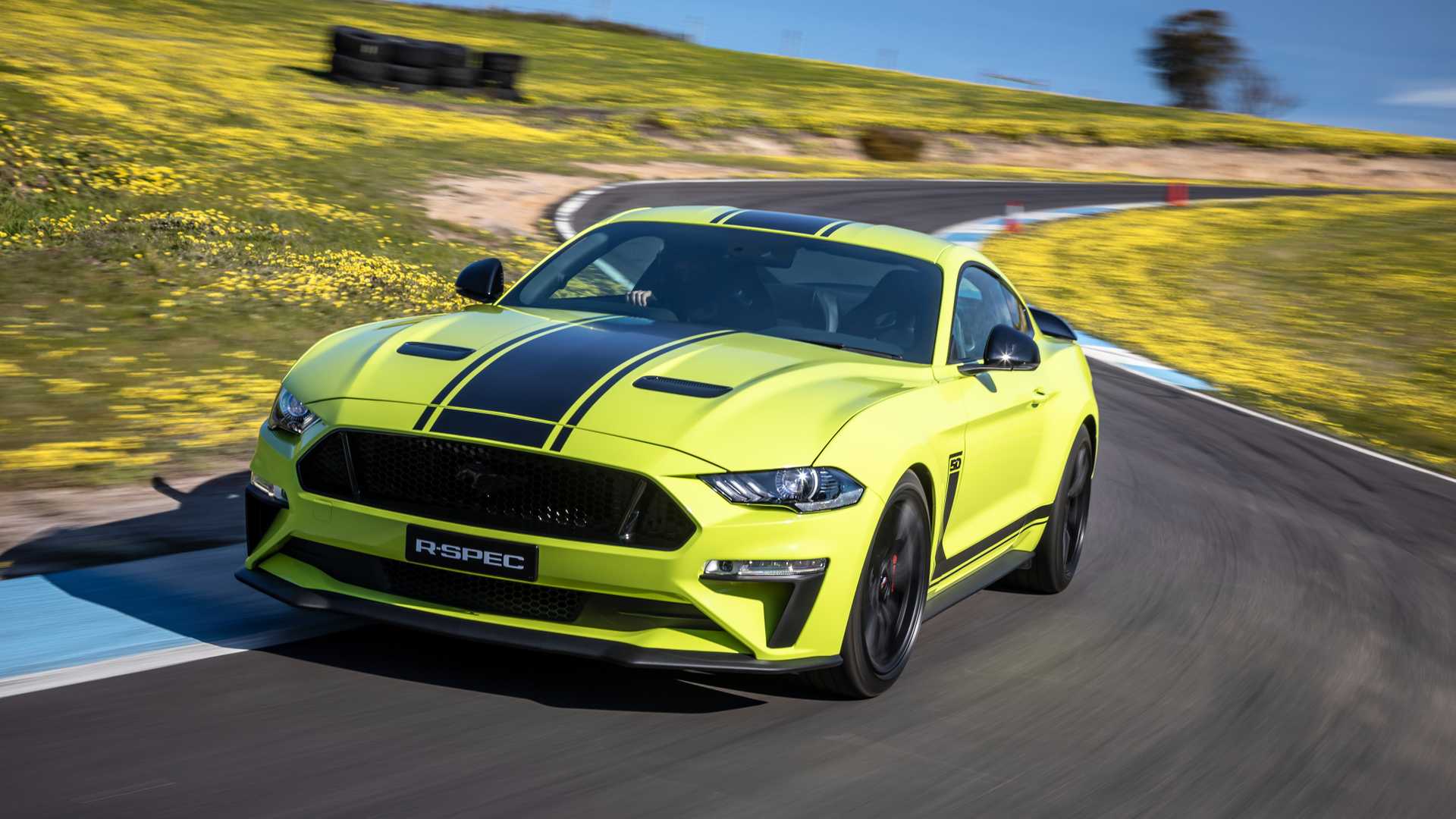 2020 Ford Mustang R-Spec (Color: Grabber Lime) Front Three-Quarter Wallpapers #5 of 38