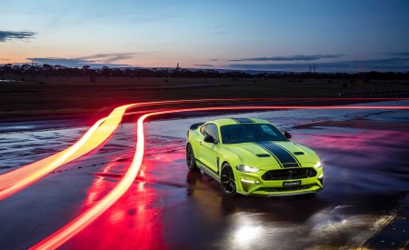 2020 Ford Mustang R-Spec (Color: Grabber Lime) Front Three-Quarter Wallpapers 450x275 (24)