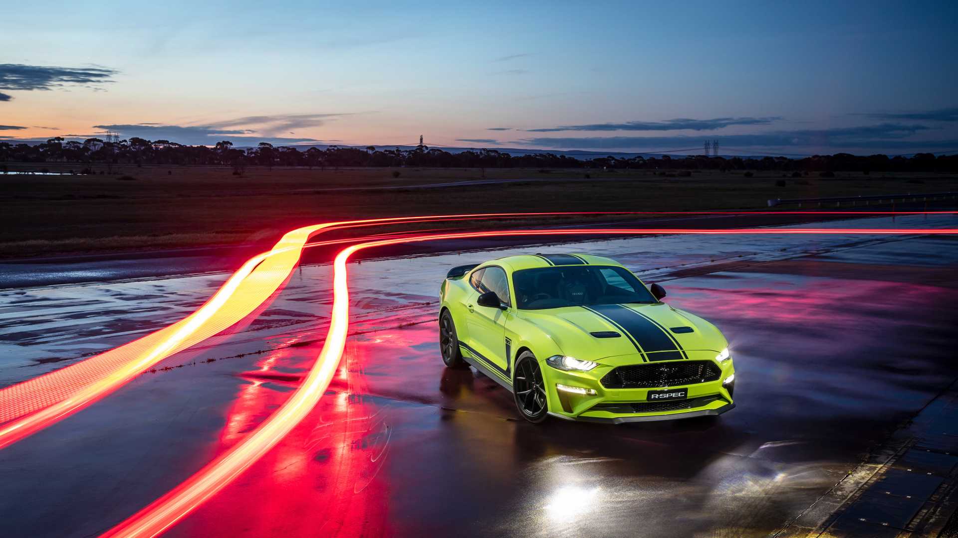 2020 Ford Mustang R-Spec (Color: Grabber Lime) Front Three-Quarter Wallpapers #24 of 38