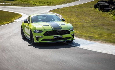 2020 Ford Mustang R-Spec (Color: Grabber Lime) Front Three-Quarter Wallpapers 450x275 (15)