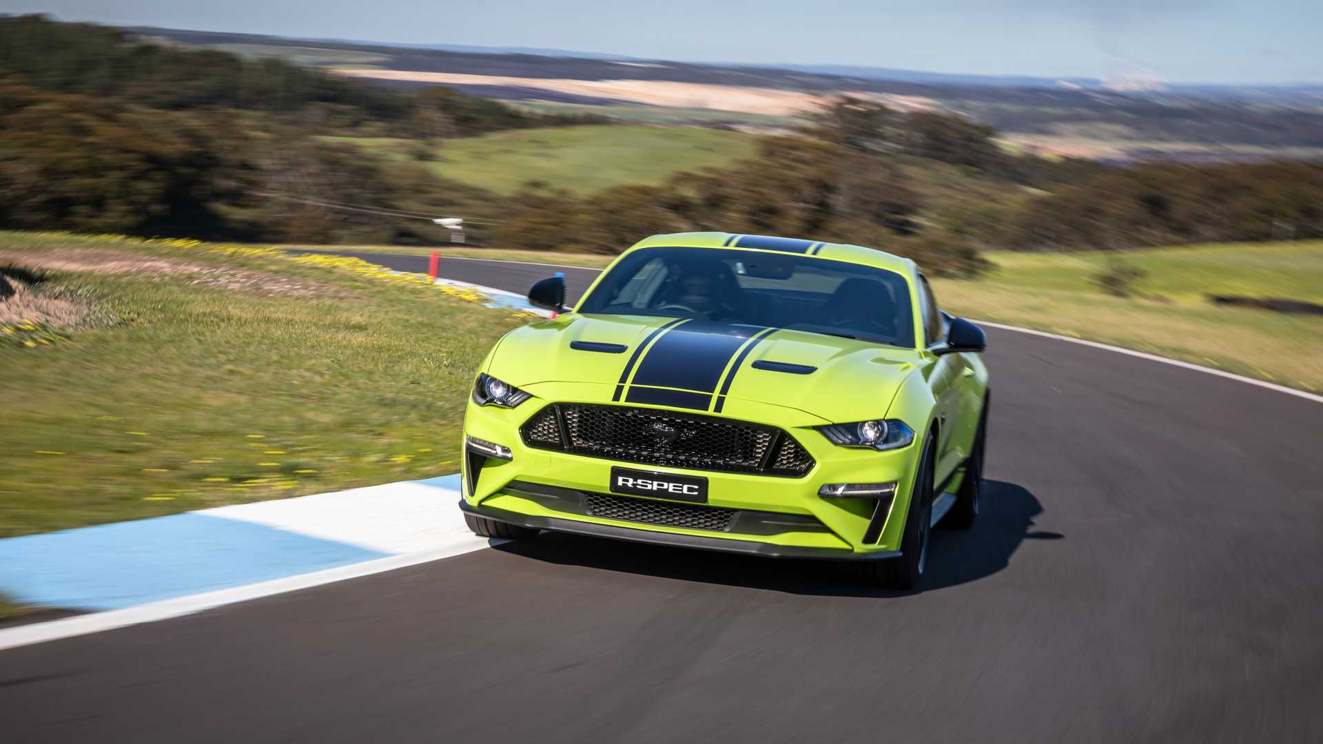 2020 Ford Mustang R-Spec (Color: Grabber Lime) Front Wallpapers #17 of 38