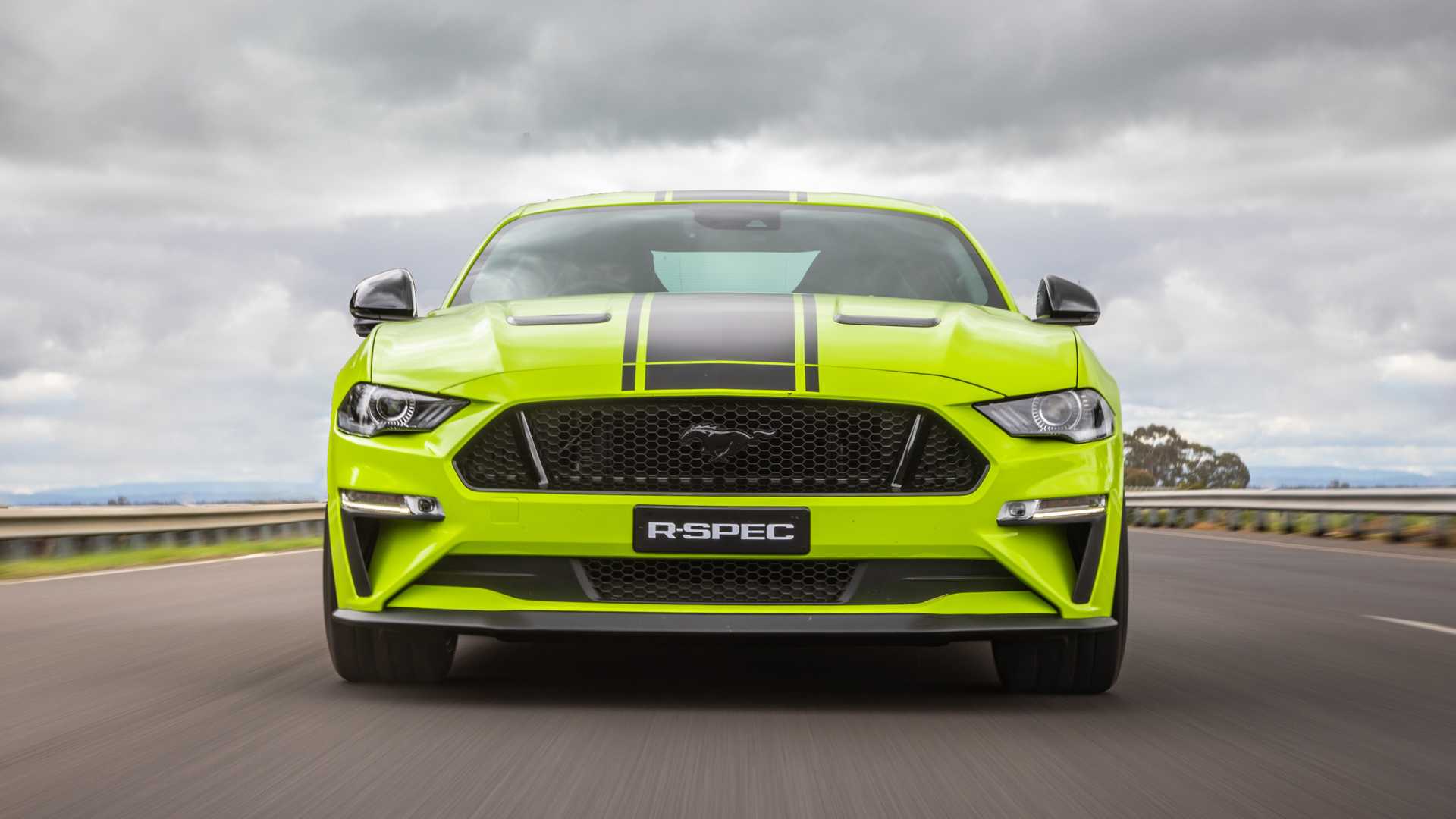 2020 Ford Mustang R-Spec (Color: Grabber Lime) Front Wallpapers #18 of 38