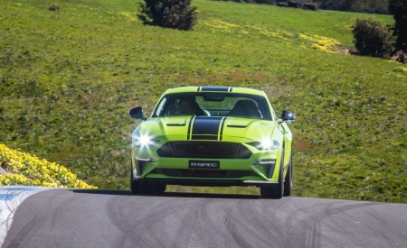 2020 Ford Mustang R-Spec (Color: Grabber Lime) Front Wallpapers 450x275 (26)