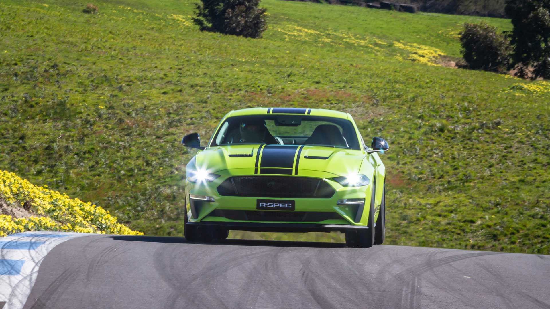 2020 Ford Mustang R-Spec (Color: Grabber Lime) Front Wallpapers #26 of 38