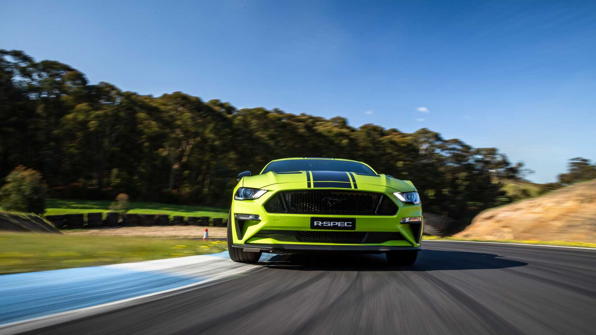 2020 Ford Mustang R-Spec (Color: Grabber Lime) Front Wallpapers #19 of 38