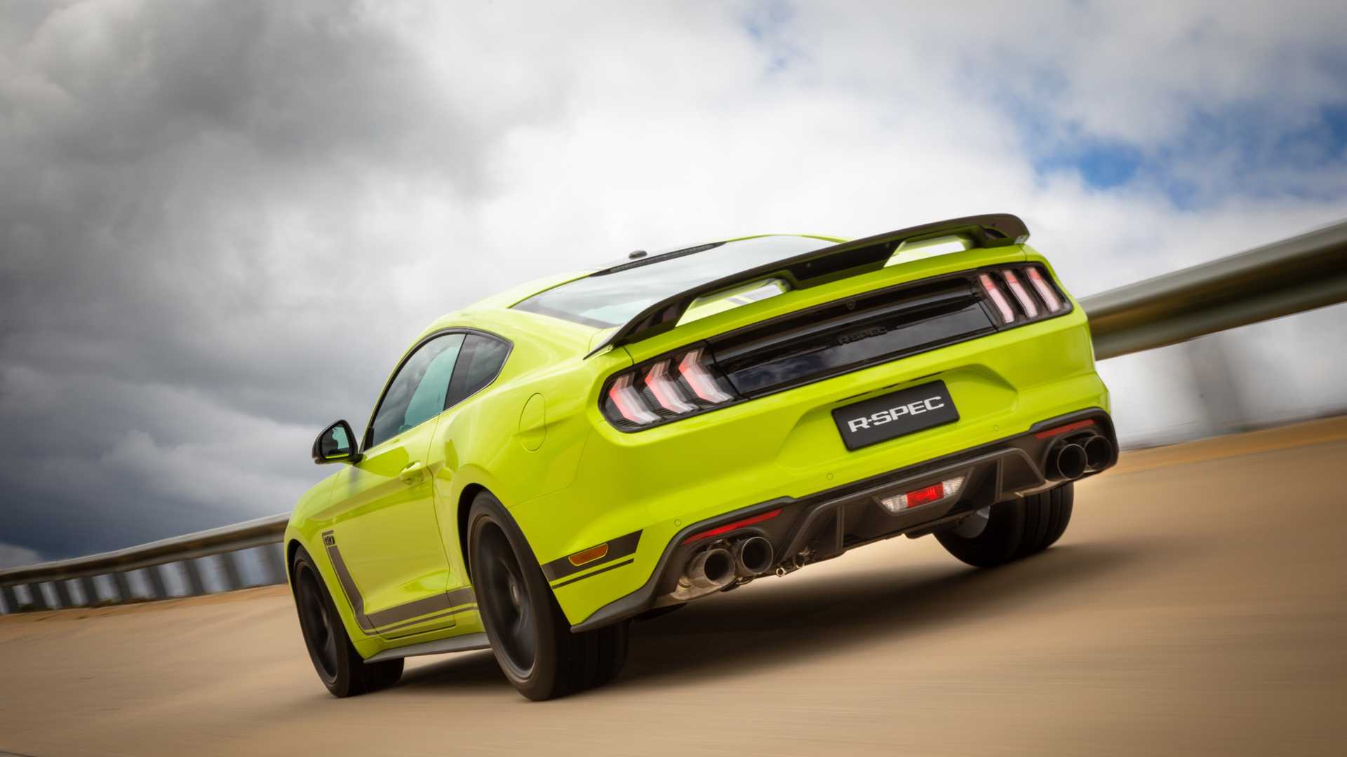 2020 Ford Mustang R-Spec (Color: Grabber Lime) Rear Three-Quarter Wallpapers #11 of 38