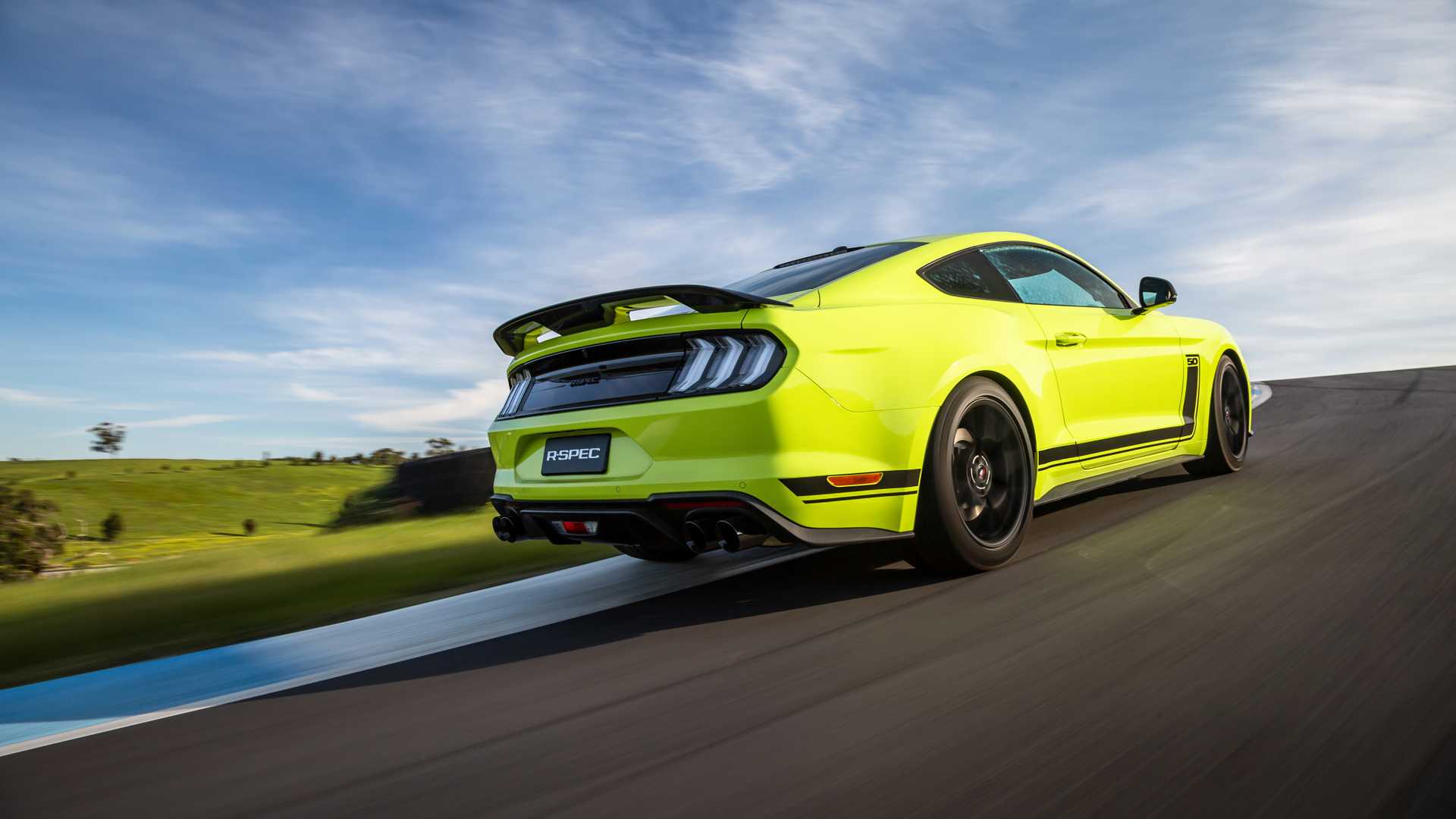 2020 Ford Mustang R-Spec (Color: Grabber Lime) Rear Three-Quarter Wallpapers #12 of 38