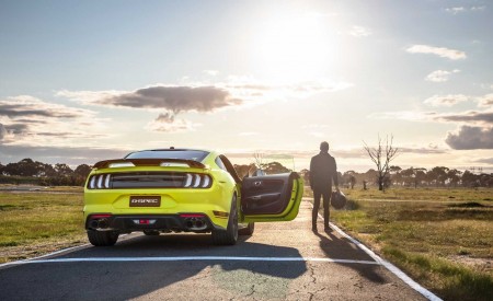 2020 Ford Mustang R-Spec (Color: Grabber Lime) Rear Wallpapers 450x275 (22)