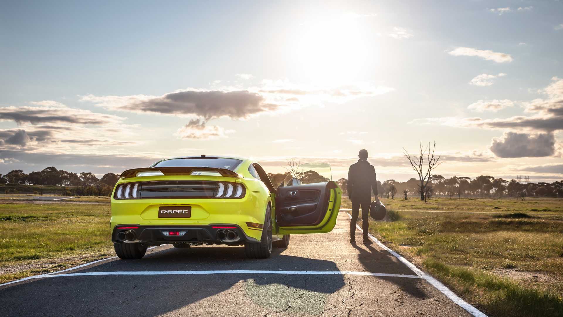 2020 Ford Mustang R-Spec (Color: Grabber Lime) Rear Wallpapers #22 of 38